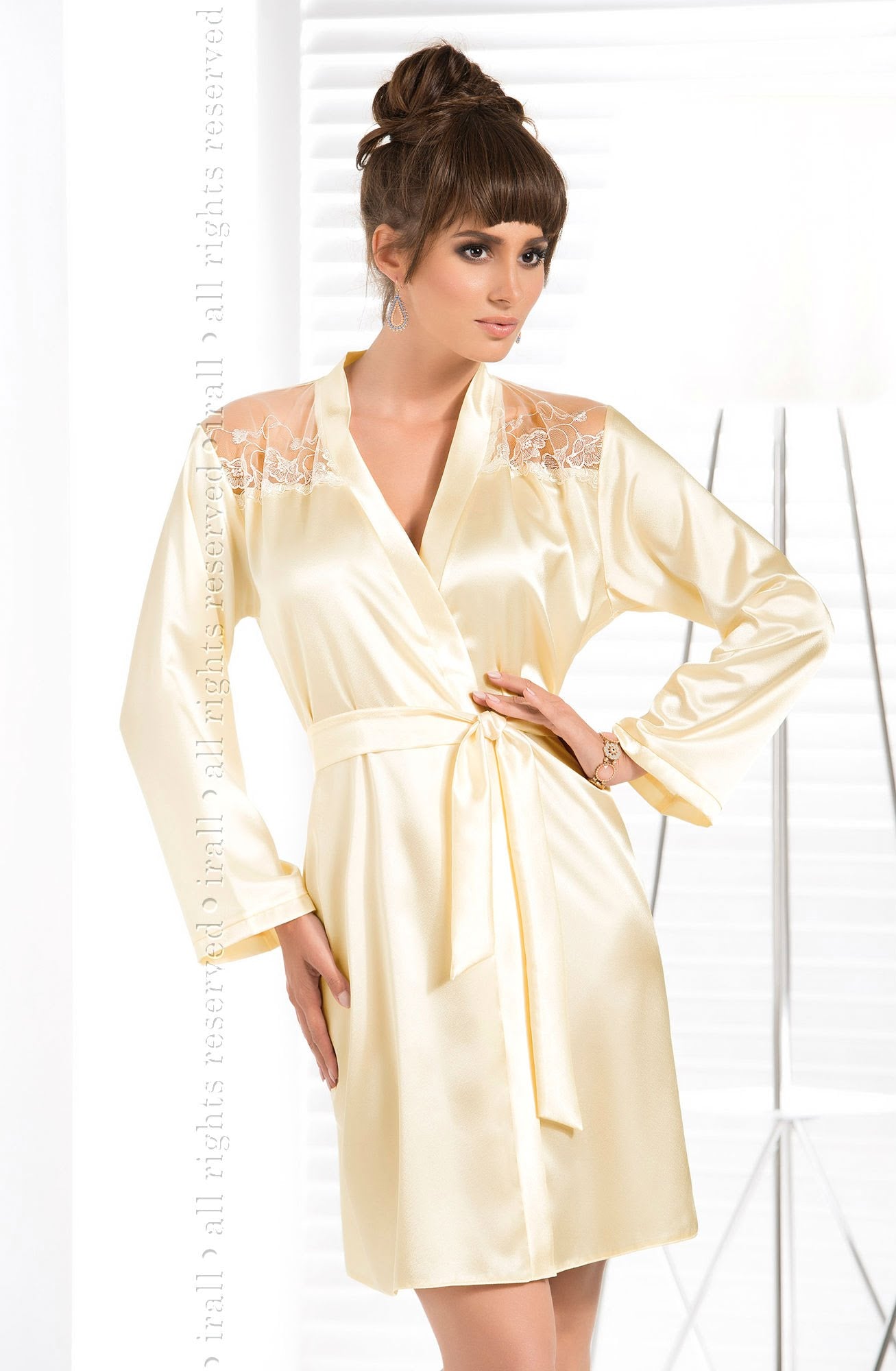Irall Daphne Dressing Gown Cream - Divine Silk
